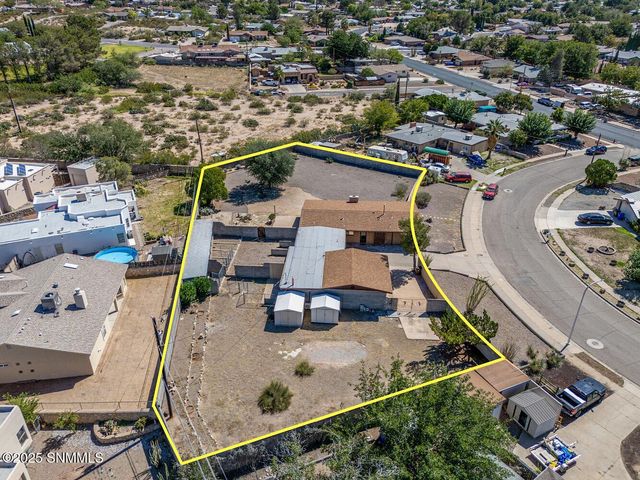 1635 Country Club Circle, Las Cruces, NM 88001