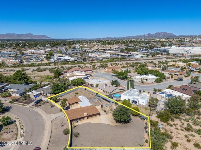 1635 Country Club Circle, Las Cruces, NM 88001