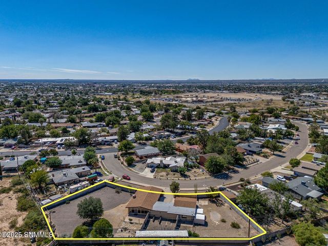 1635 Country Club Circle, Las Cruces, NM 88001