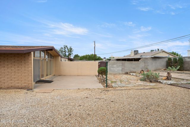 1635 Country Club Circle, Las Cruces, NM 88001