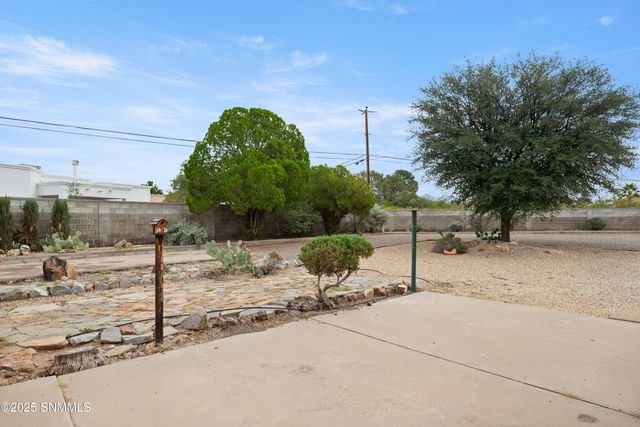 1635 Country Club Circle, Las Cruces, NM 88001