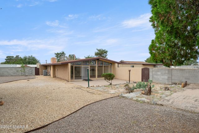 1635 Country Club Circle, Las Cruces, NM 88001