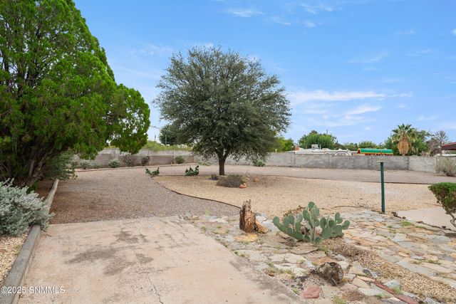 1635 Country Club Circle, Las Cruces, NM 88001