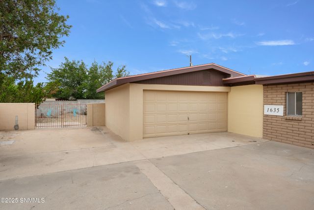 1635 Country Club Circle, Las Cruces, NM 88001