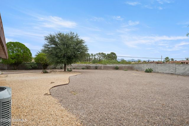 1635 Country Club Circle, Las Cruces, NM 88001