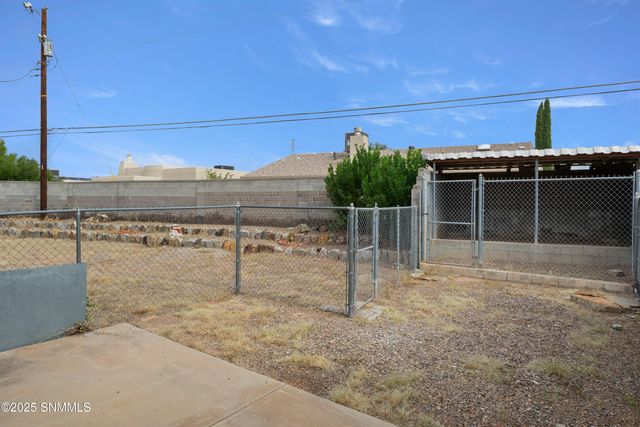 1635 Country Club Circle, Las Cruces, NM 88001