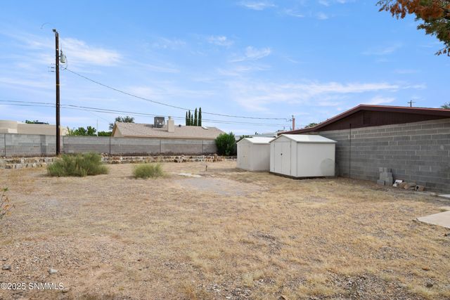1635 Country Club Circle, Las Cruces, NM 88001