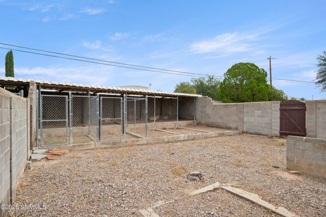 1635 Country Club Circle, Las Cruces, NM 88001