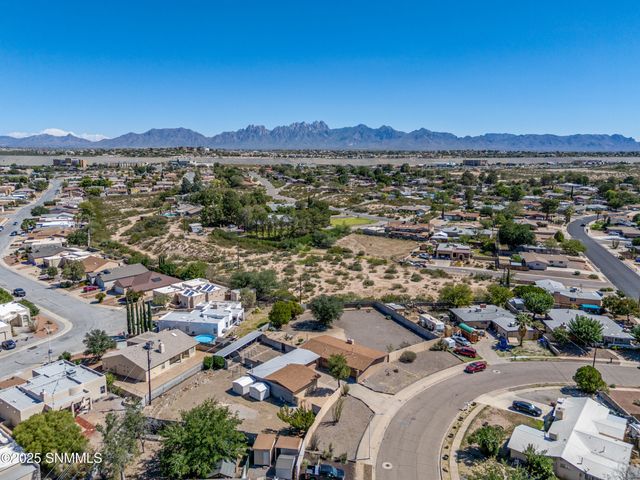 1635 Country Club Circle, Las Cruces, NM 88001