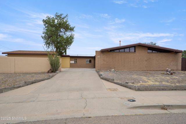1635 Country Club Circle, Las Cruces, NM 88001