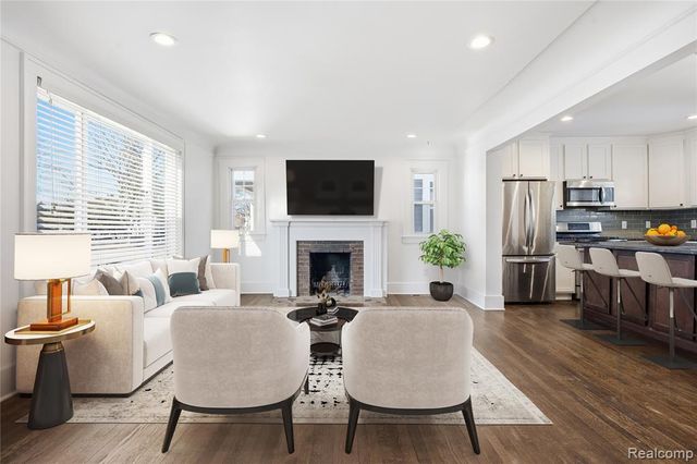 827 Longfellow Avenue, Royal Oak, MI 48067