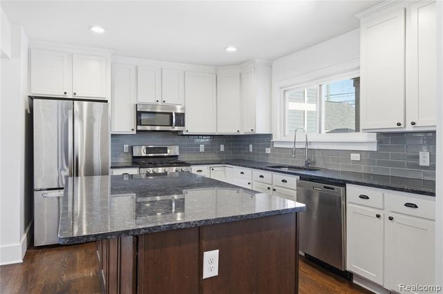 827 Longfellow Avenue, Royal Oak, MI 48067