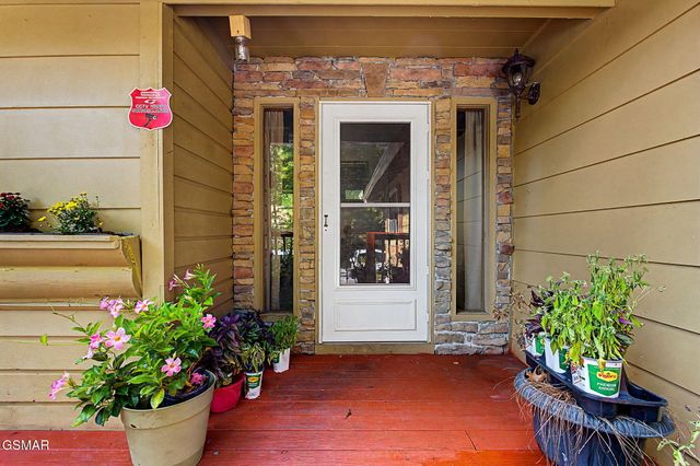 2136 Daisy Trail, Pigeon Forge, TN 37863