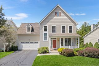6 Revere Circle 6, Southbury, CT 06488