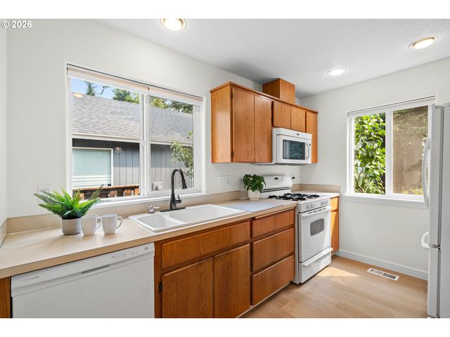 711 WARREN St, Oregon City, OR 97045
