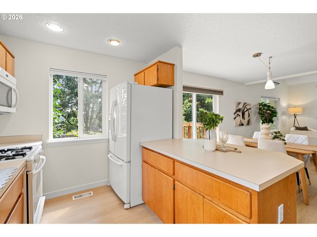 711 WARREN St, Oregon City, OR 97045