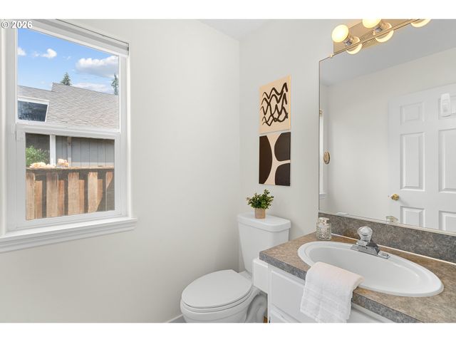 711 WARREN St, Oregon City, OR 97045