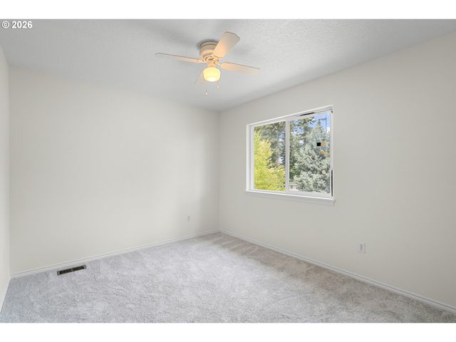 711 WARREN St, Oregon City, OR 97045