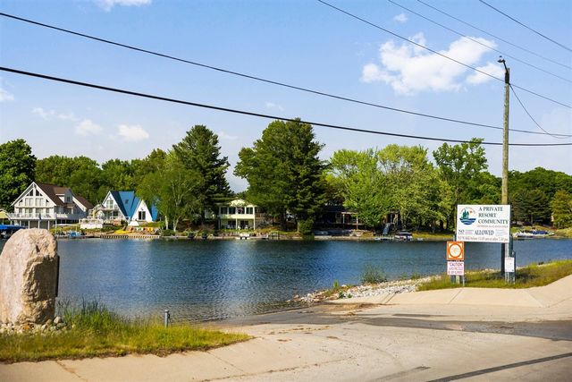 1724 N Ridge Road, Mears, MI 49436