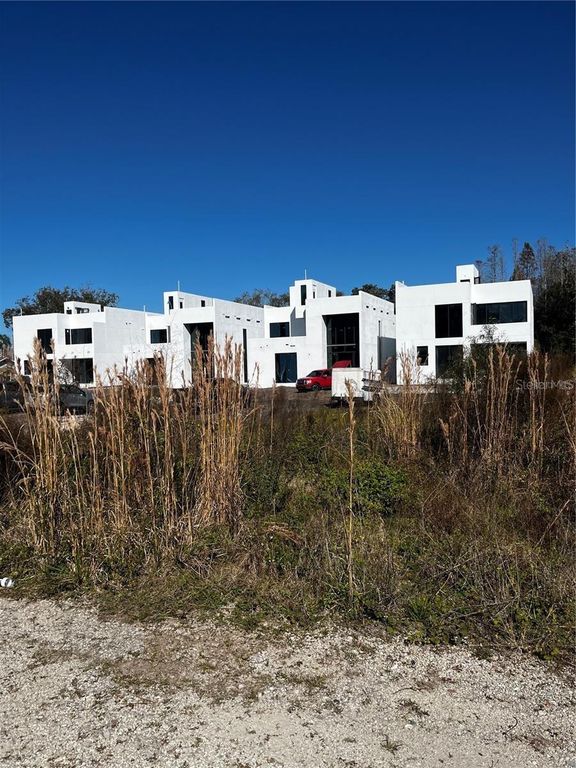 Image 7 of property listing at AVONWOOD, Tampa, FL 33625