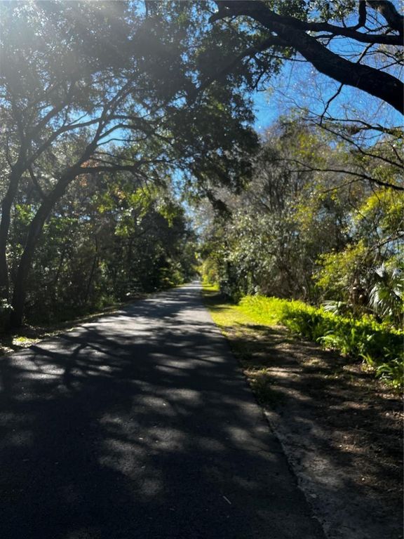 Image 9 of property listing at AVONWOOD, Tampa, FL 33625