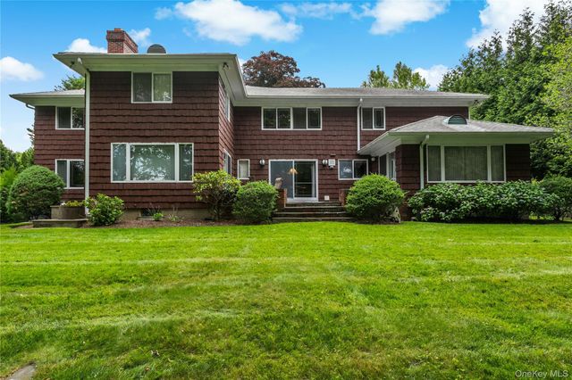 16 Meadow Road, Scarsdale, NY 10583