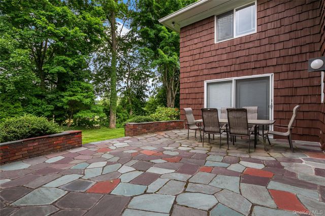 16 Meadow Road, Scarsdale, NY 10583
