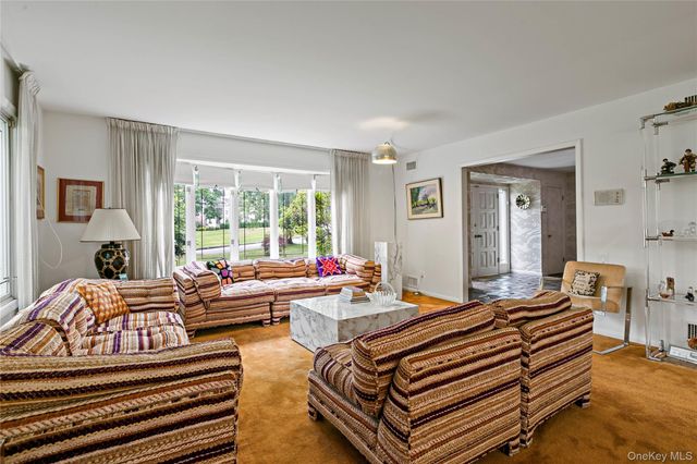 16 Meadow Road, Scarsdale, NY 10583