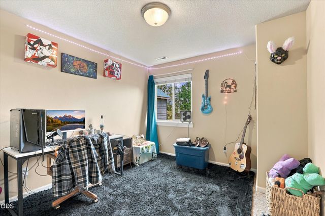 20487 Brentwood Avenue, Bend, OR 97702
