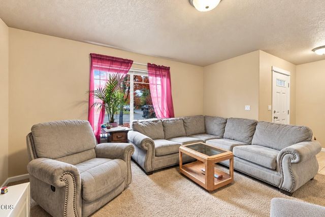 20487 Brentwood Avenue, Bend, OR 97702