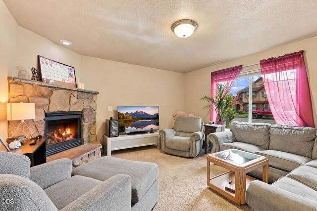20487 Brentwood Avenue, Bend, OR 97702