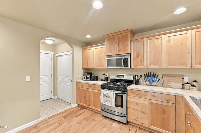 20487 Brentwood Avenue, Bend, OR 97702