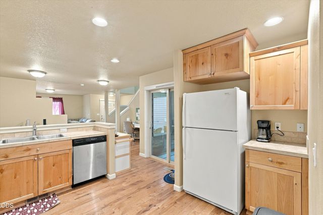 20487 Brentwood Avenue, Bend, OR 97702