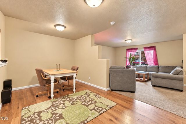 20487 Brentwood Avenue, Bend, OR 97702
