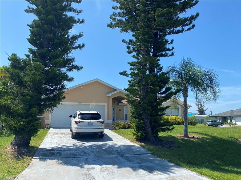 Image 15 of property listing at 2522 SW 9th PL, Cape Coral, FL 33914