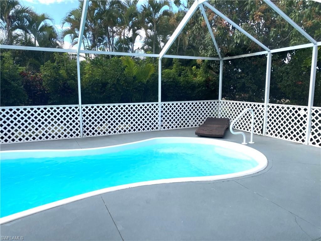 Image 2 of property listing at 2522 SW 9th PL, Cape Coral, FL 33914