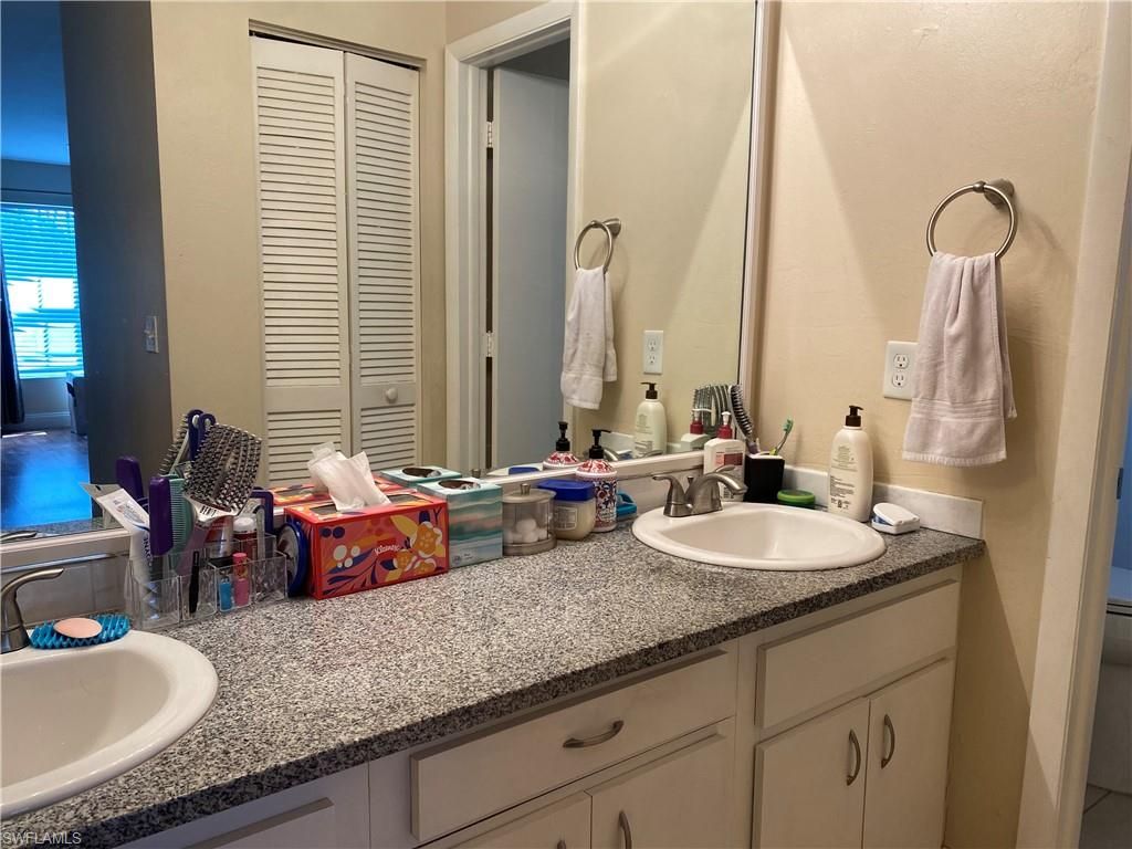 Image 9 of property listing at 2522 SW 9th PL, Cape Coral, FL 33914