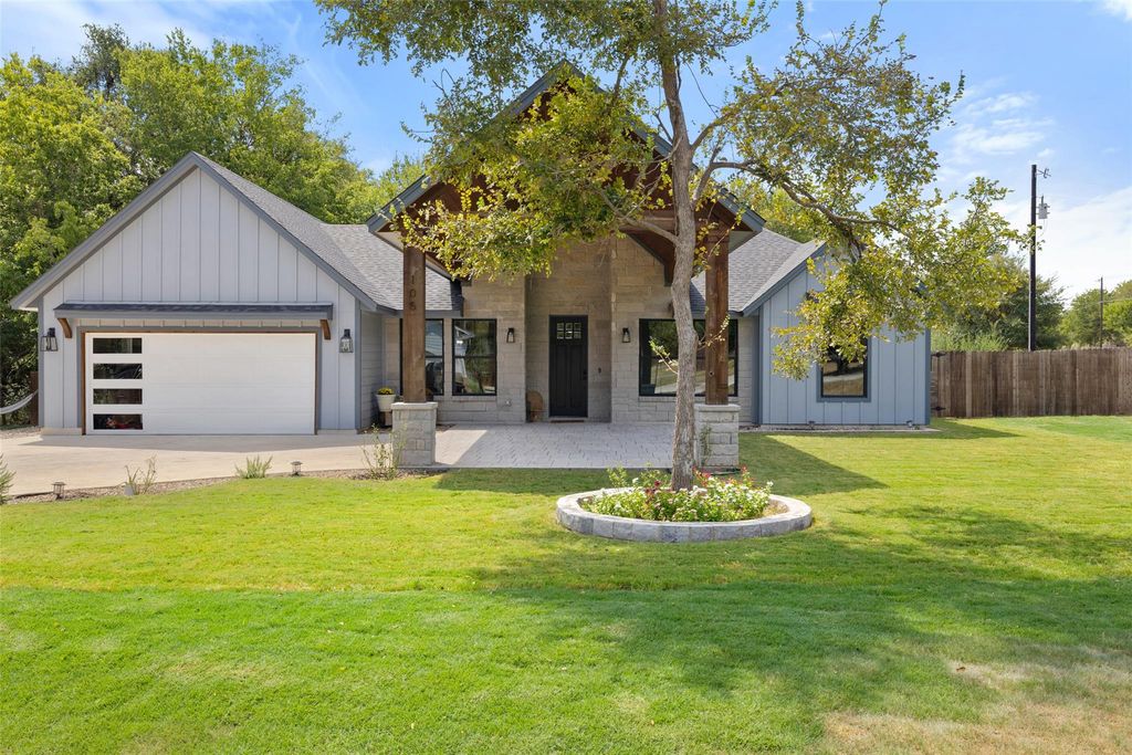 105 Laumaia LN, Bastrop, TX 78602