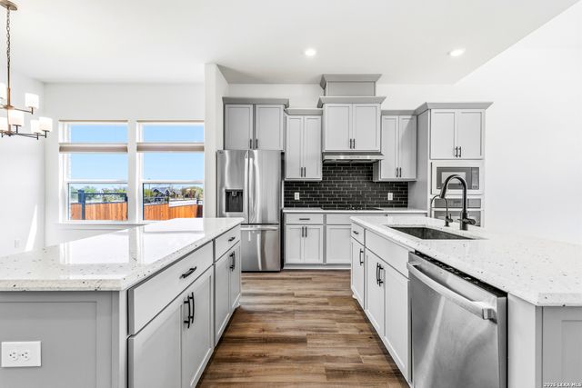 145 W MAGNOLIA CIR, La Vernia, TX 78121