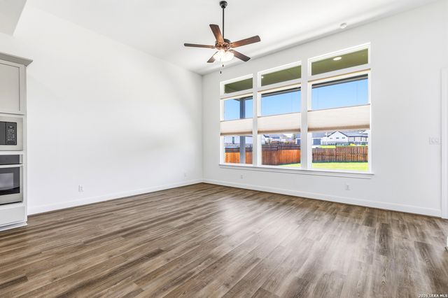 145 W MAGNOLIA CIR, La Vernia, TX 78121