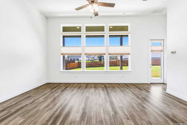 145 W MAGNOLIA CIR, La Vernia, TX 78121