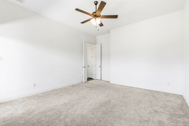 145 W MAGNOLIA CIR, La Vernia, TX 78121