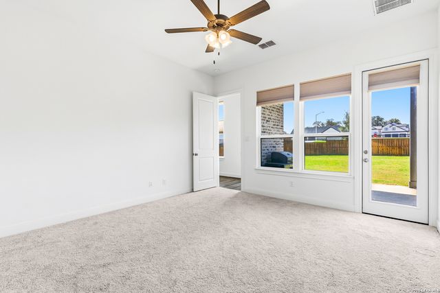145 W MAGNOLIA CIR, La Vernia, TX 78121