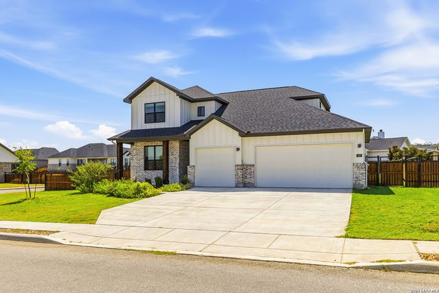 145 W MAGNOLIA CIR, La Vernia, TX 78121