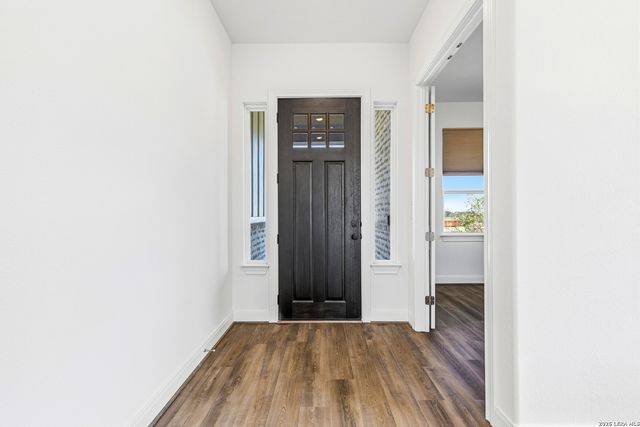 145 W MAGNOLIA CIR, La Vernia, TX 78121