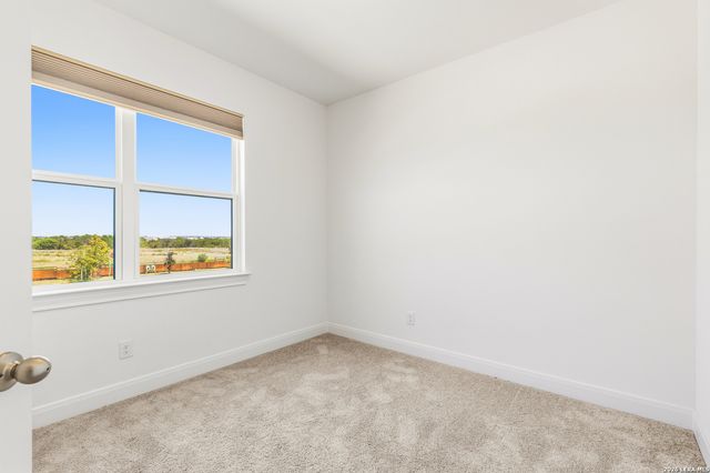 145 W MAGNOLIA CIR, La Vernia, TX 78121