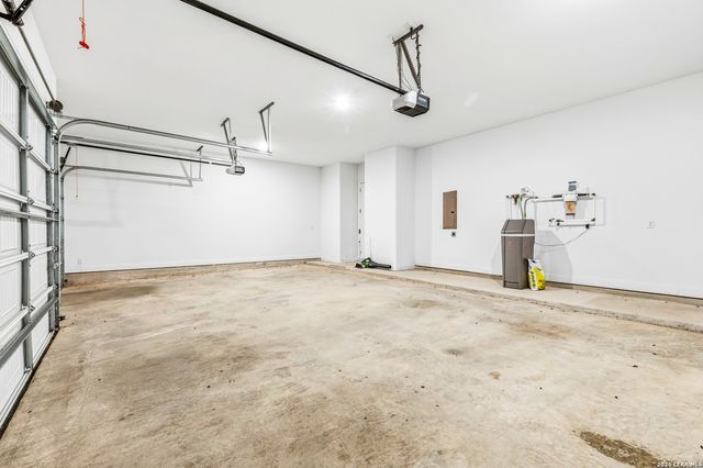 145 W MAGNOLIA CIR, La Vernia, TX 78121