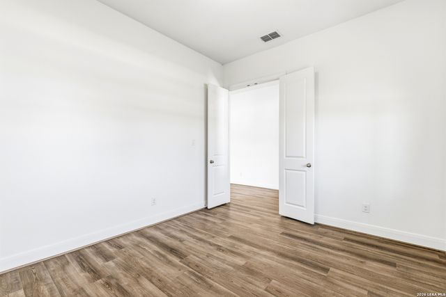 145 W MAGNOLIA CIR, La Vernia, TX 78121