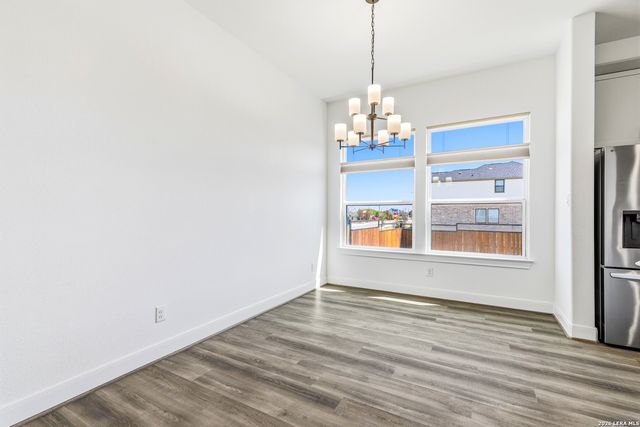 145 W MAGNOLIA CIR, La Vernia, TX 78121