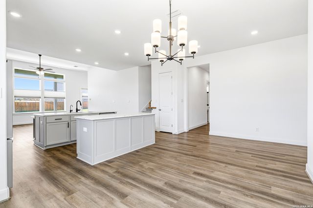 145 W MAGNOLIA CIR, La Vernia, TX 78121